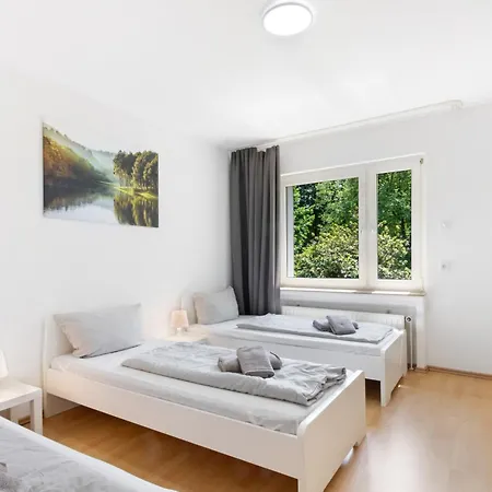 Bella In Apartment *